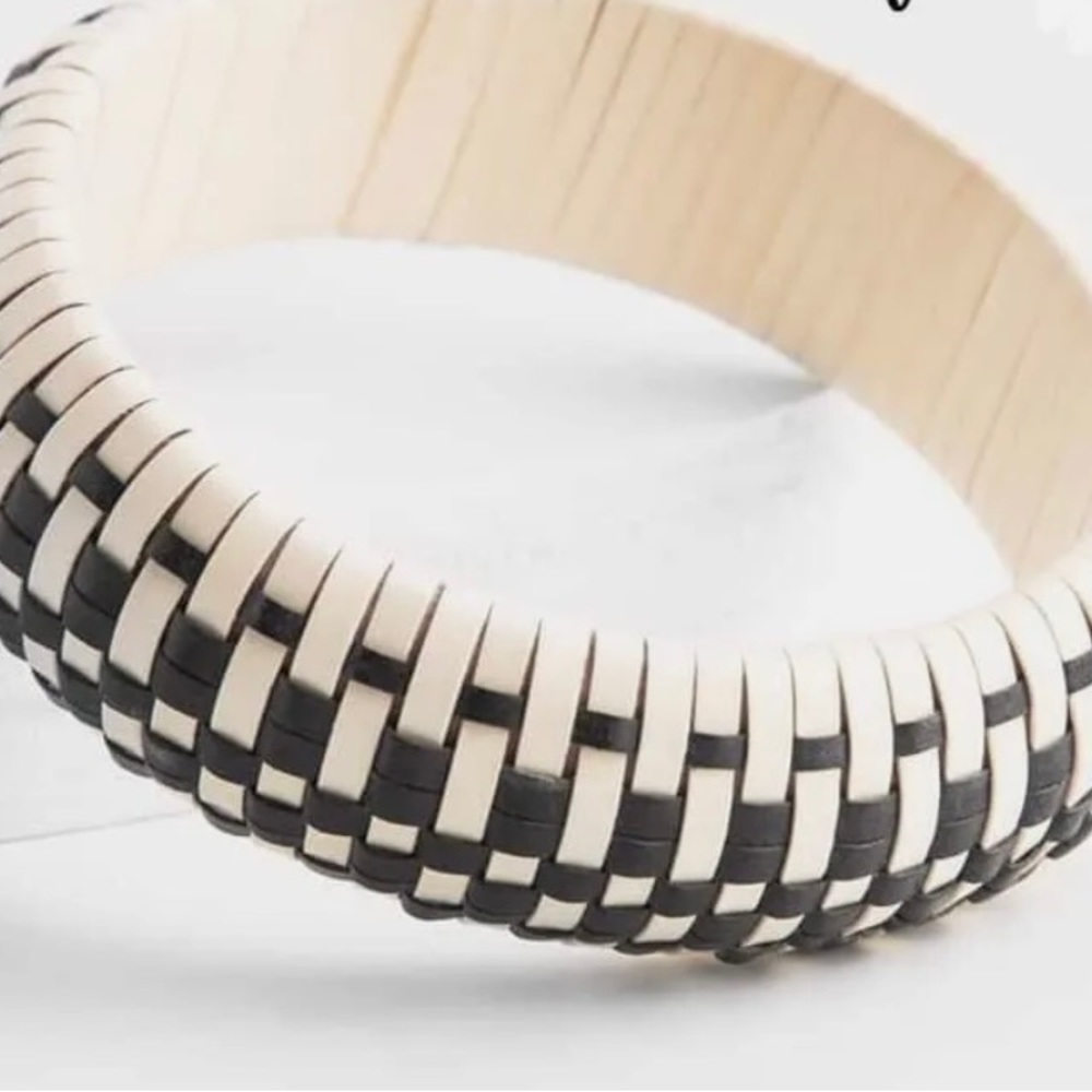 New In Box…Plunder Web Bracelet